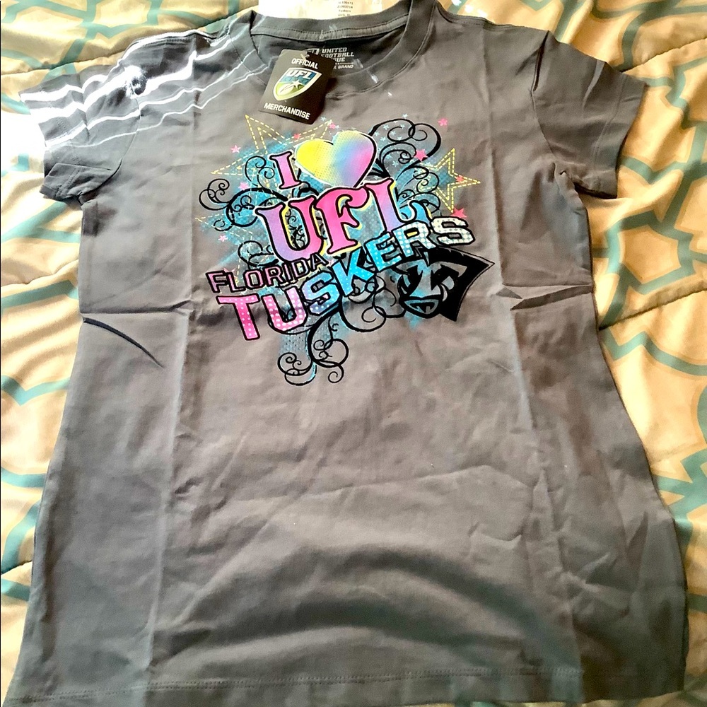 🤸‍♀️NWT Grey UFL Huskers T-Shirt🤸